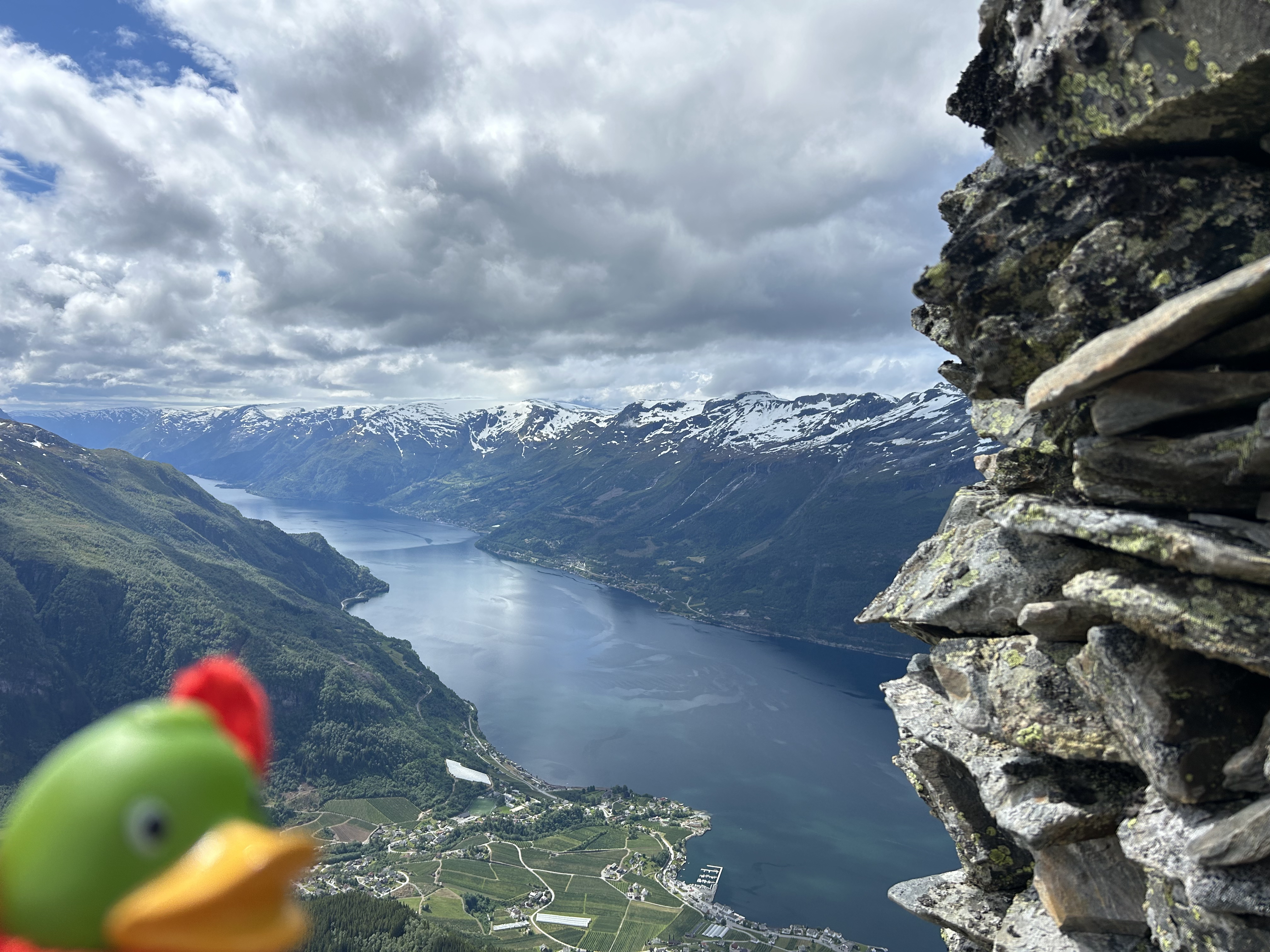 Guillaume on Dronningstien looking over Lofthus